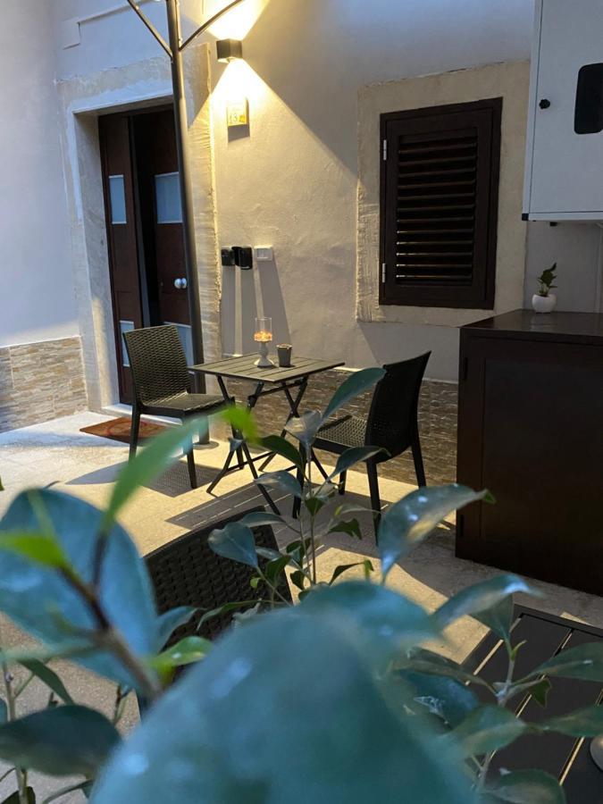 Il Cortiletto28 Rooms & House Сиракузы Экстерьер фото