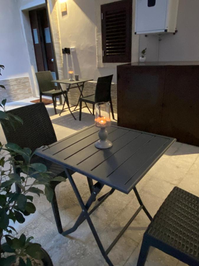 Il Cortiletto28 Rooms & House Сиракузы Экстерьер фото