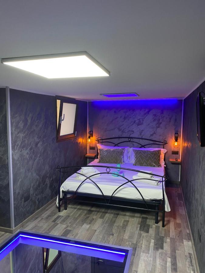 Il Cortiletto28 Rooms & House Сиракузы Экстерьер фото