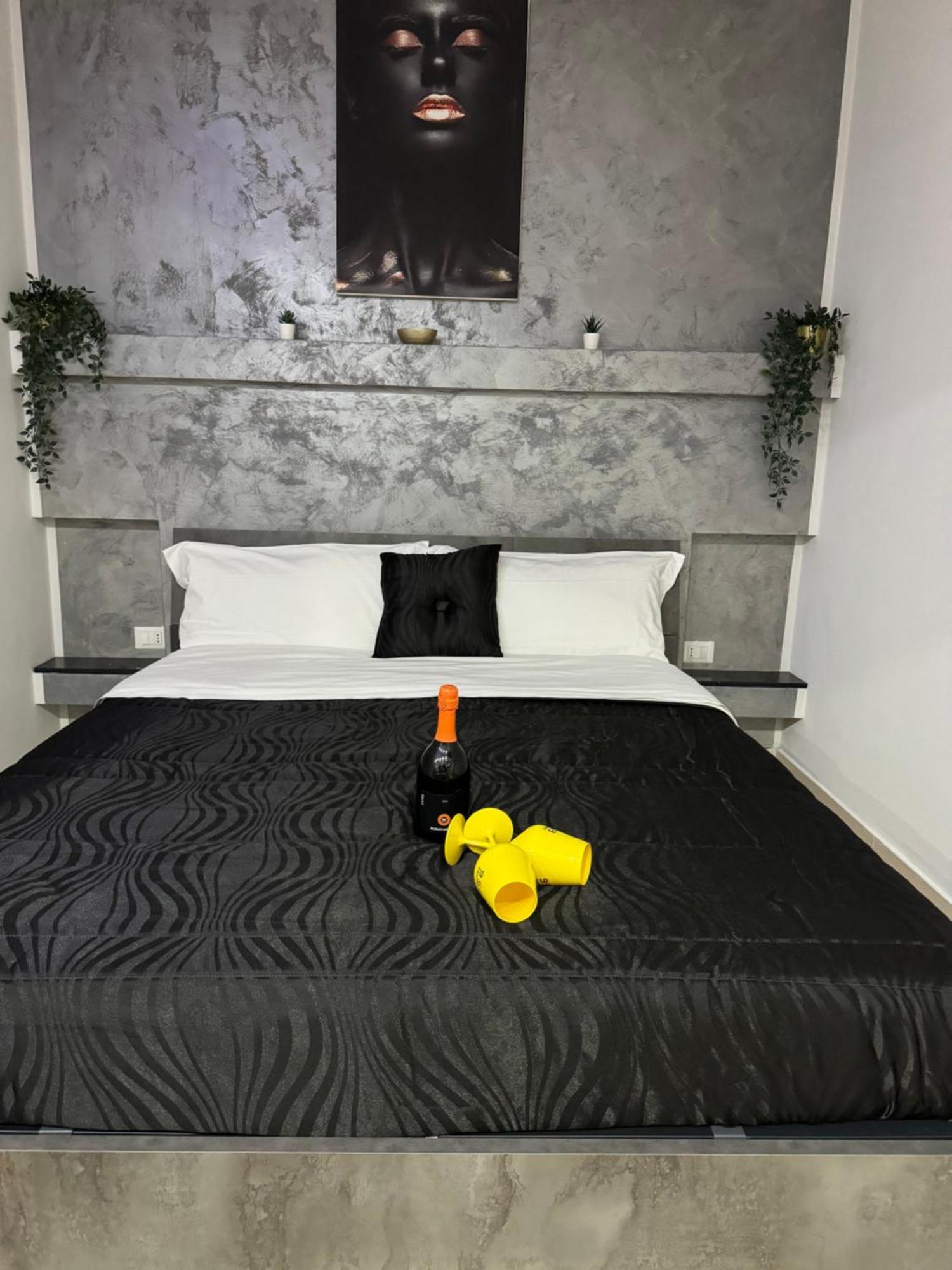 Il Cortiletto28 Rooms & House Сиракузы Экстерьер фото