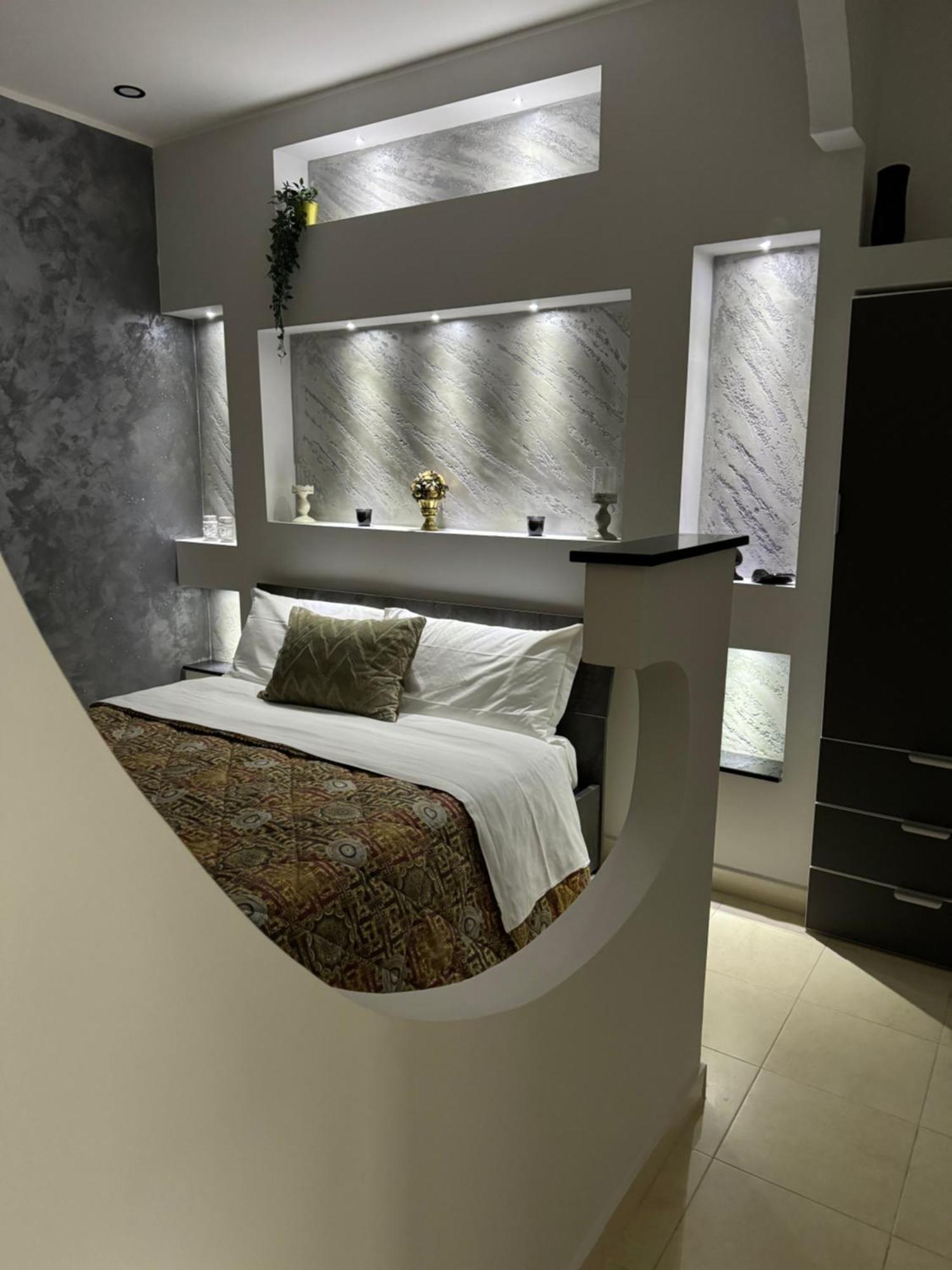 Il Cortiletto28 Rooms & House Сиракузы Экстерьер фото