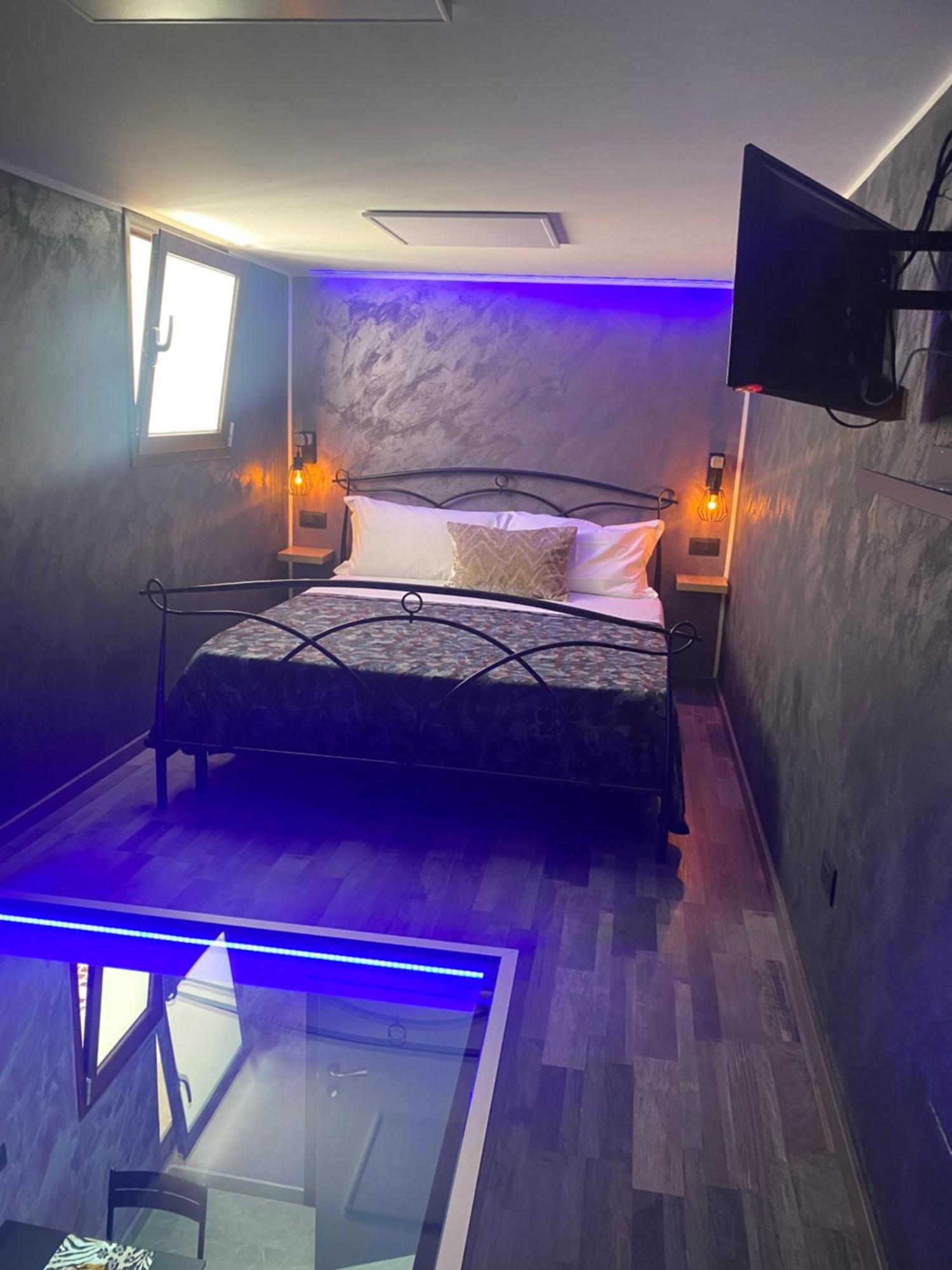 Il Cortiletto28 Rooms & House Сиракузы Экстерьер фото