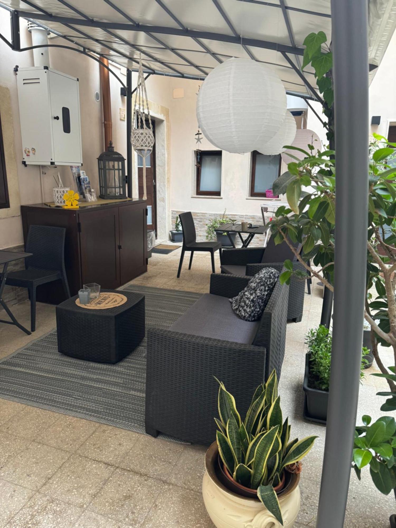 Il Cortiletto28 Rooms & House Сиракузы Экстерьер фото